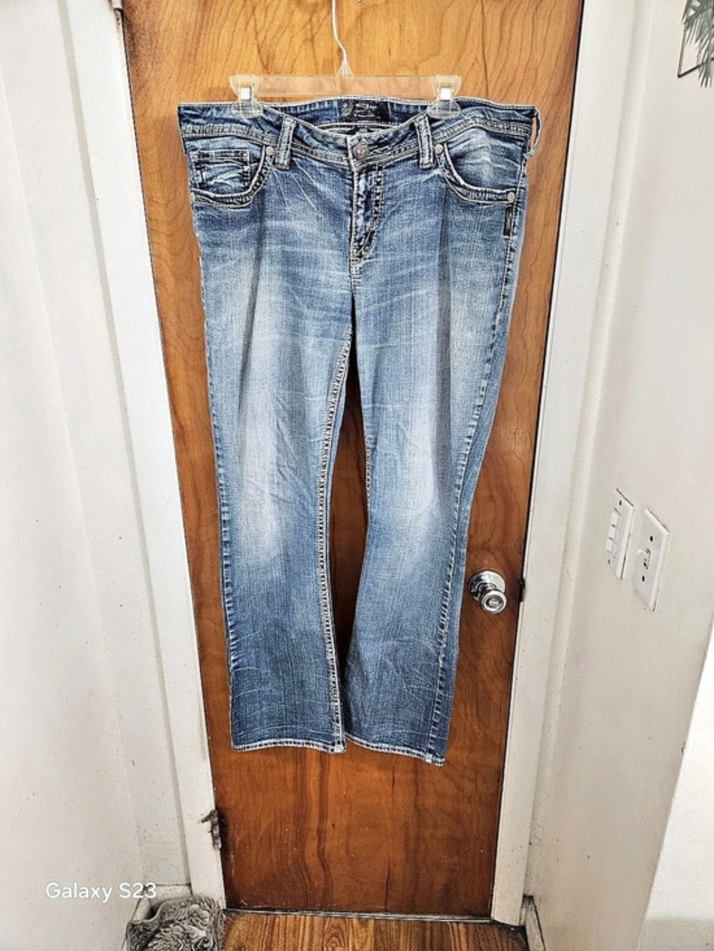 Silver Jeans Co. Suki. Bootcut Jeans Blue Waist 33
